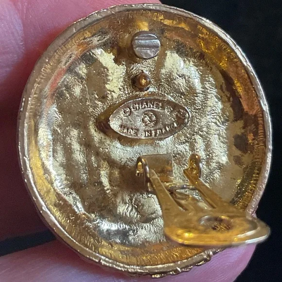 Veg Chanel Round CC Coco Mark Accessory Clip On Gold Tone Earrings - Picture 3 of 9